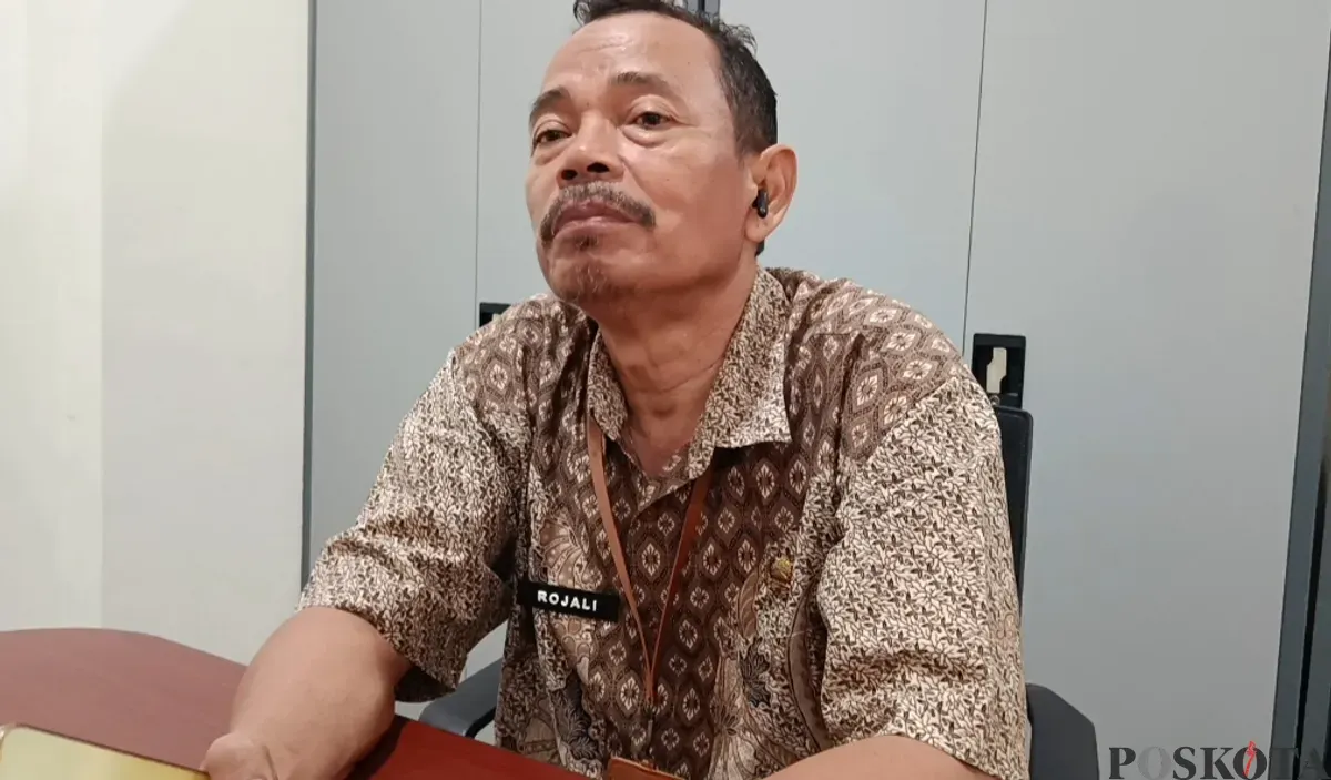 Koordinator Pengawas Kantor Cabang Dinas (KCD) Wilayah III Dinas Pendidikan Kabupaten Bekasi, Rojali,  memastikan bahwa aksi bullying yang terjadi di SMKN 1 Cikarang Barat terjadi di luar pantauan sekolah. (Sumber: Poskota/Nurpini Aulia Rapika)