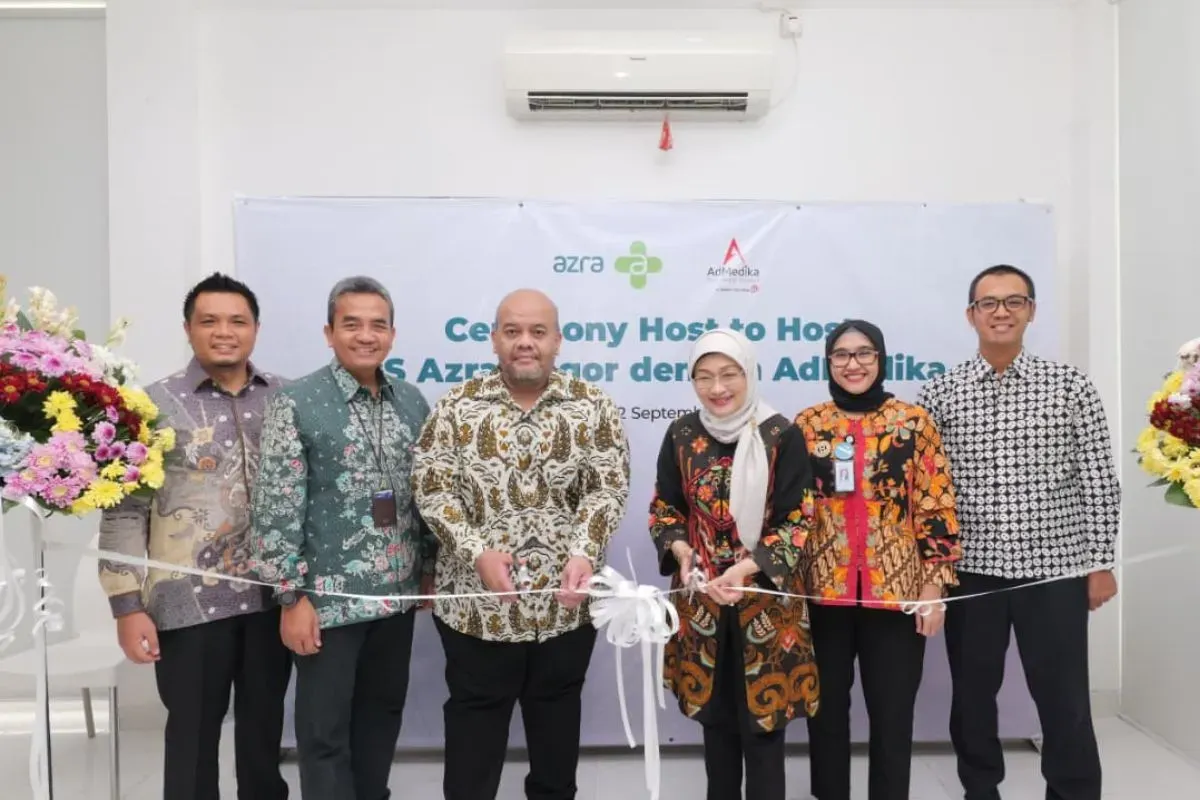 Pimpinan AdMedika dan RS Azra meresmikan Host to Host Bridging System di Training Center RS Azra, Bogor, Jumat, 12 September 2025. (Sumber: Dok. Telkom Indonesia)
