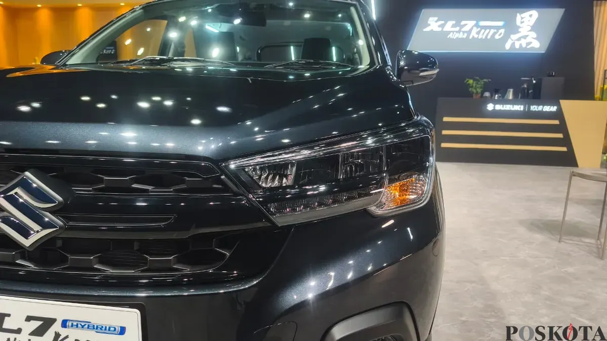 Suzuki resmi meluncurkan XL7 Hybrid Alpha Kuro, varian baru dengan tampilan serba hitam dan teknologi SHVS. (Sumber: Poskota/Erwan Hartawan)