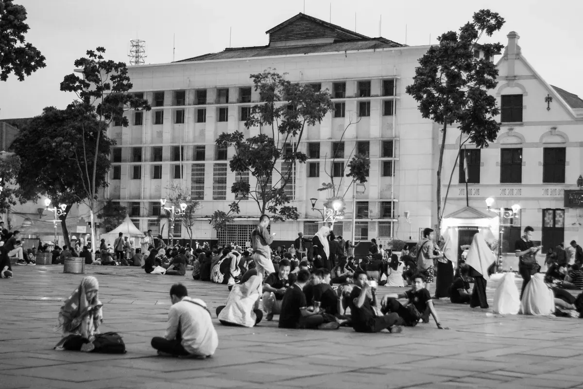 Cara ke Kota Tua Pakai KRL Lengkap dengan Estimasi Waktunya (Sumber: Unsplash/Arfan Adytiya)