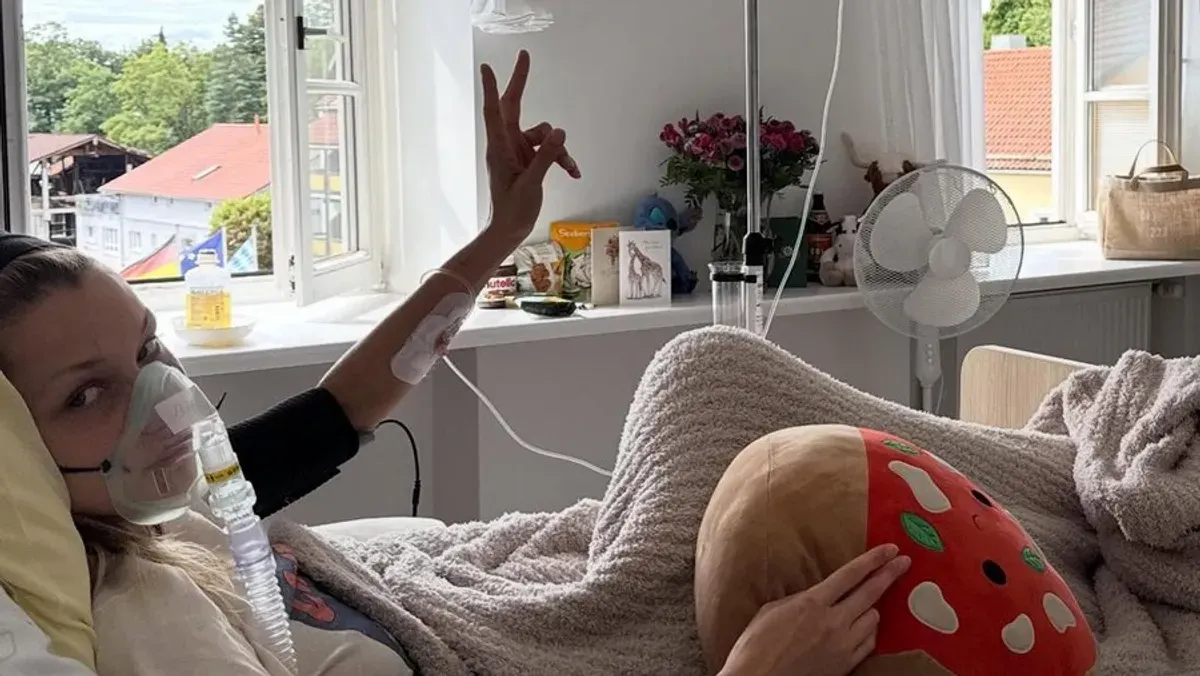 Unggahan Instagram Bella Hadid yang memperlihatkan dirinya menjalani perawatan intensif penyakit Lyme. (Sumber: Instagram/@Bellahadid)