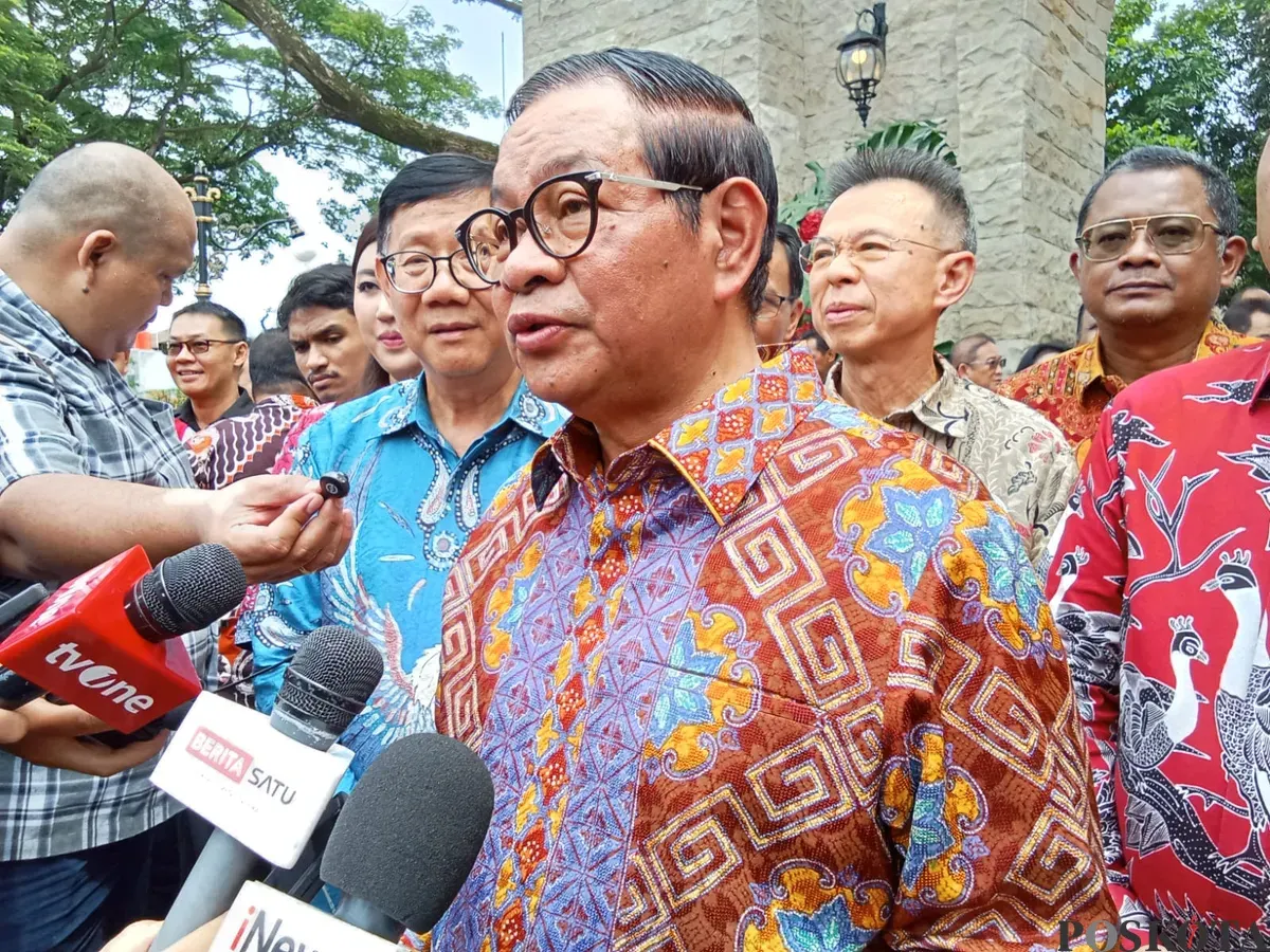 Gubernur Jakarta, Pramono Anung, usai meninjau Taman Doa di wilayah Cengkareng, Jakarta Barat, Sabtu, 20 September 2025. (Sumber: Poskota/Pandi Ramedhan)