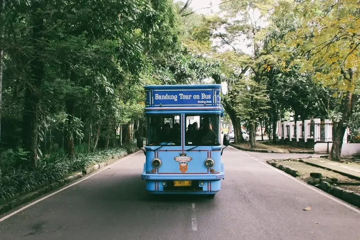 Cara Naik Bandros untuk Keliling Bandung Lengkap dengan Harga dan Jadwalnya (Sumber: Instagram/bus.bandros)