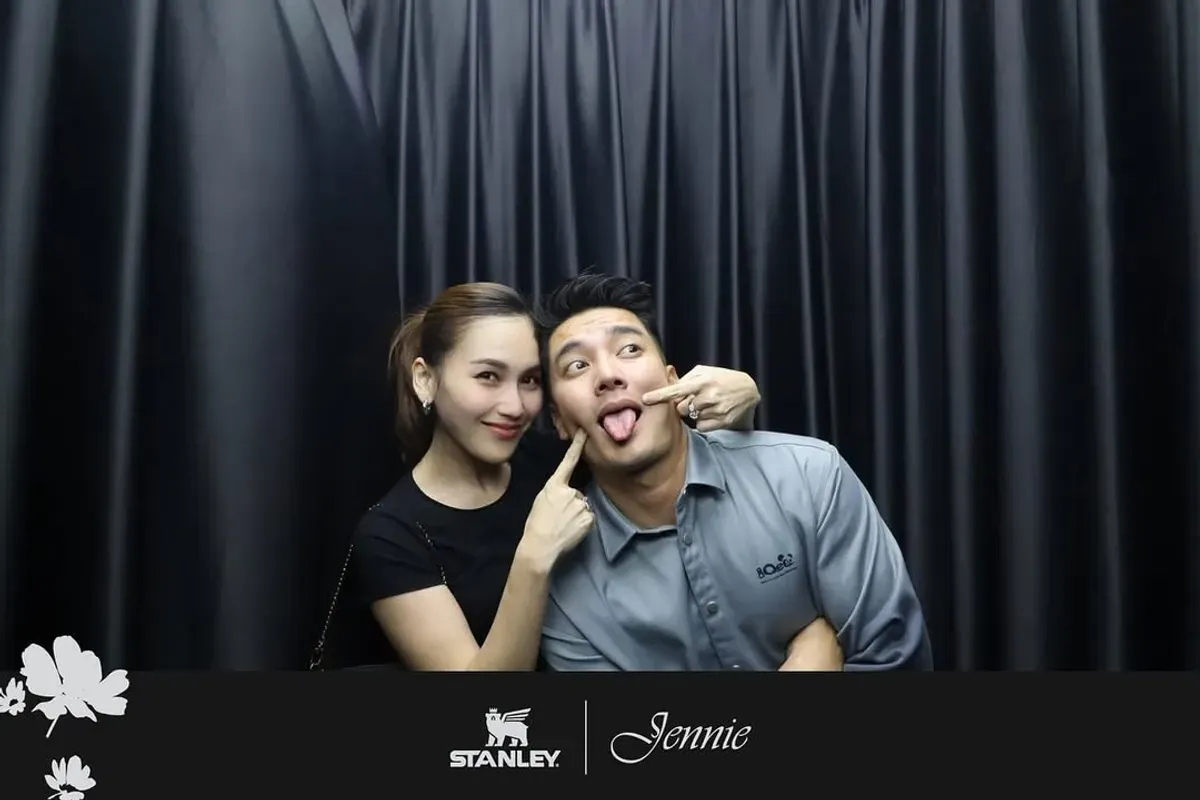 Fotobox Bersama, Boy William dan Ayu Ting Ting ‘Dipaksa’ Nikah oleh Netizen (Sumber: Instagram/ayutingting92)