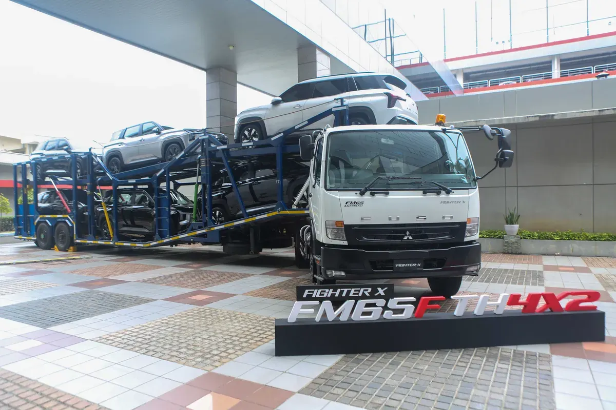 PT Krama Yudha Tiga Berlian Motors (KTB) meluncurkan Mitsubishi Fuso Fighter X FM65F, Tractor Head 4x2 terbaru untuk kebutuhan logistik. (Sumber: Dok. KTB)