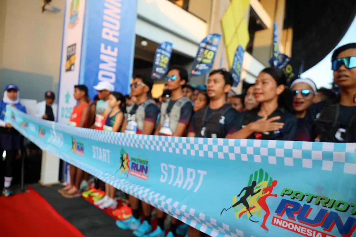 Para peserta Patriot Fun Run bersiap melakukan start di area Car Free Day (CFD) Jalan Ahmad Yani, Bekasi Selatan, Minggu 21 September 2025. (Sumber: Dok Humas Pemkot Bekasi)