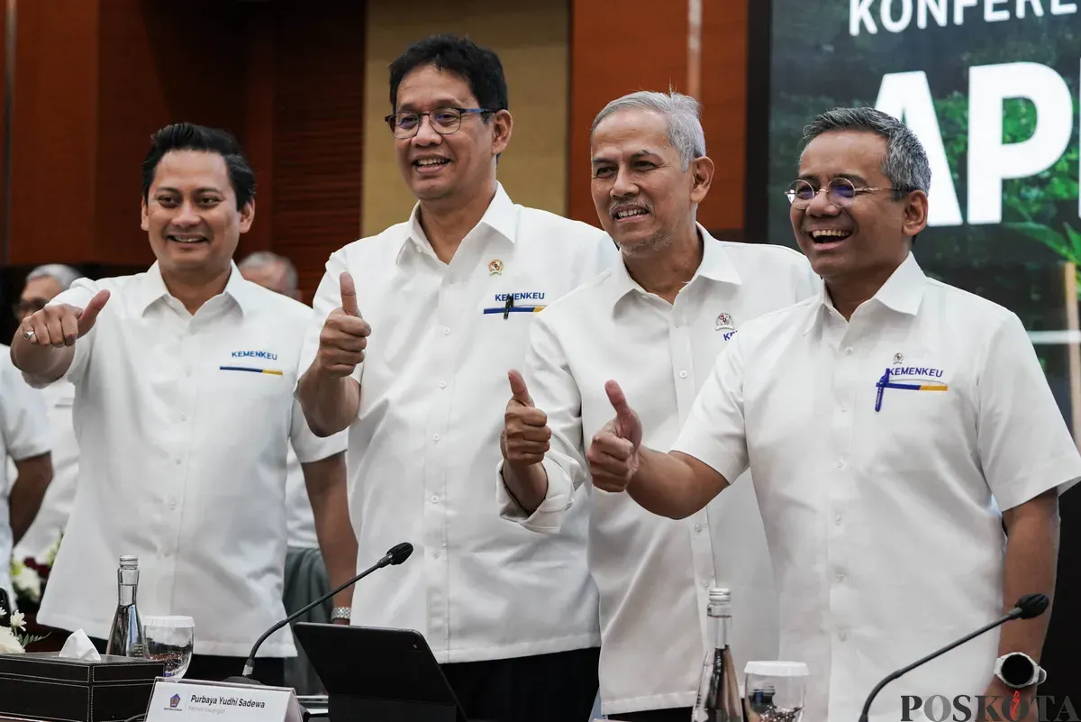 Menteri Keuangan Purbaya Yudhi Sadewa (kedua kiri), Wakil Menteri Keuangan Suahasil Nazara (kanan), Wakil Menteri Keuangan Thomas A. M. Djiwandono (kiri), dan Wakil Menteri Keuangan Anggito Abimanyu memberikan keterangan pers APBN KiTa di Jakarta, Senin, 22 September 2025. (Sumber: Poskota/Bilal Nugraha Ginanjar)