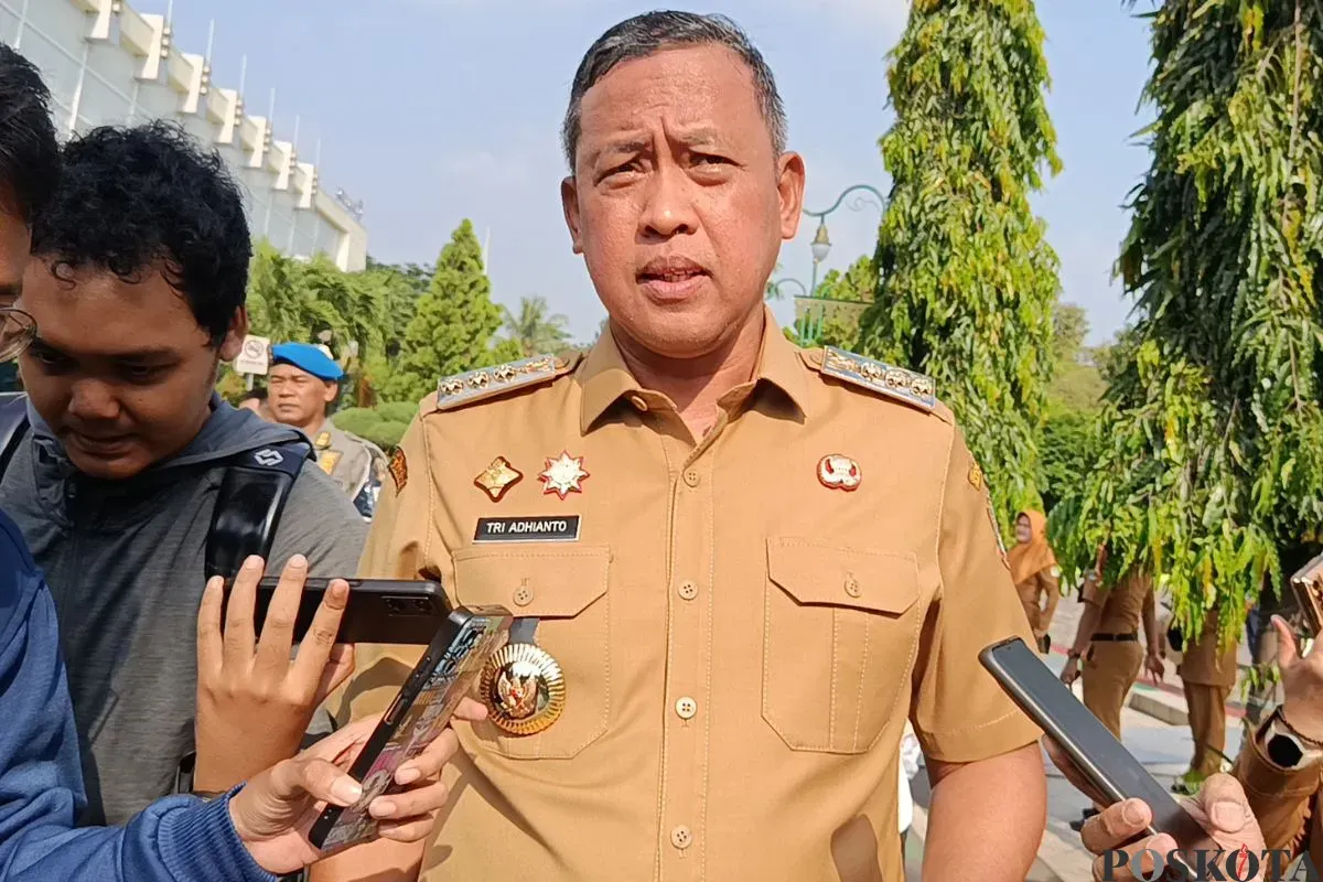 Wali Kota Bekasi, Tri Adhianto melakukan kajian mendalam terkait lonjakan kasus LGBT di wilayahnya,  Senin, 22 September 2025. (Sumber: Poskota/Nurpini Aulia Rapika)