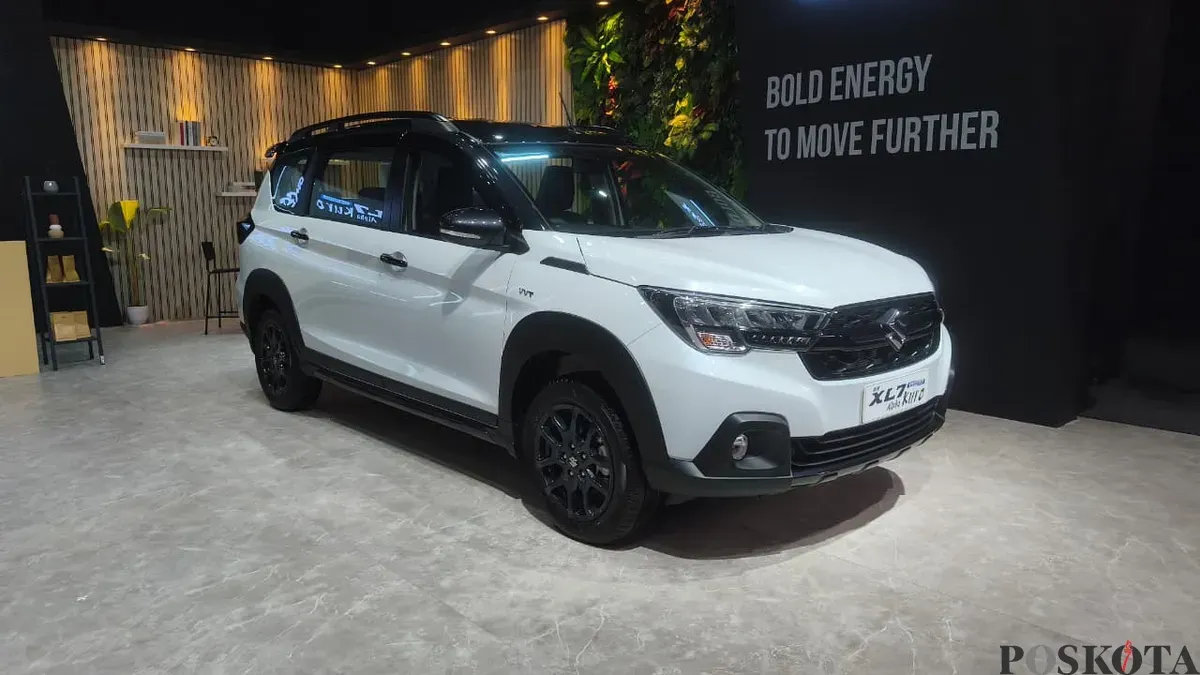 Mobil Suzuki XL7 Hybrid Alpha Kuro hadir dengan penyegaran di bagian eksterior. (Sumber: Poskota/Erwan Hartawan)