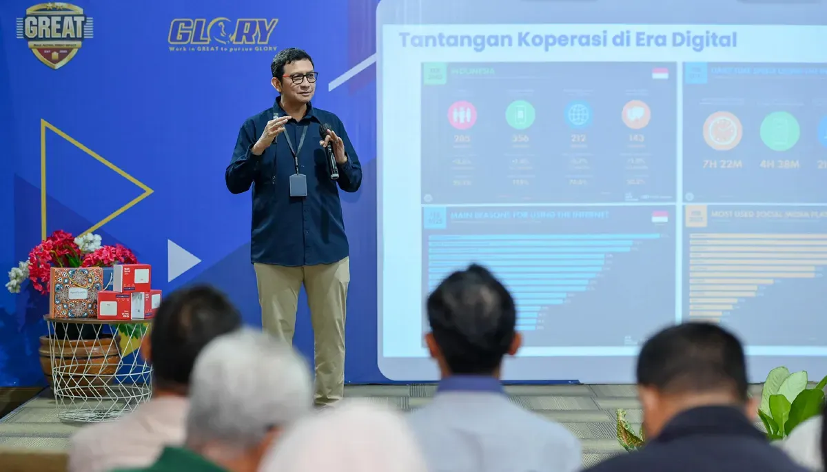 Executive Vice President Telkom Regional 2 Edie Kurniawan saat memberikan pemaparan pada acara sosialisasi platform digital untuk KD/KMP di Kantor Witel Banten. (Sumber: Corcom Telkom)
