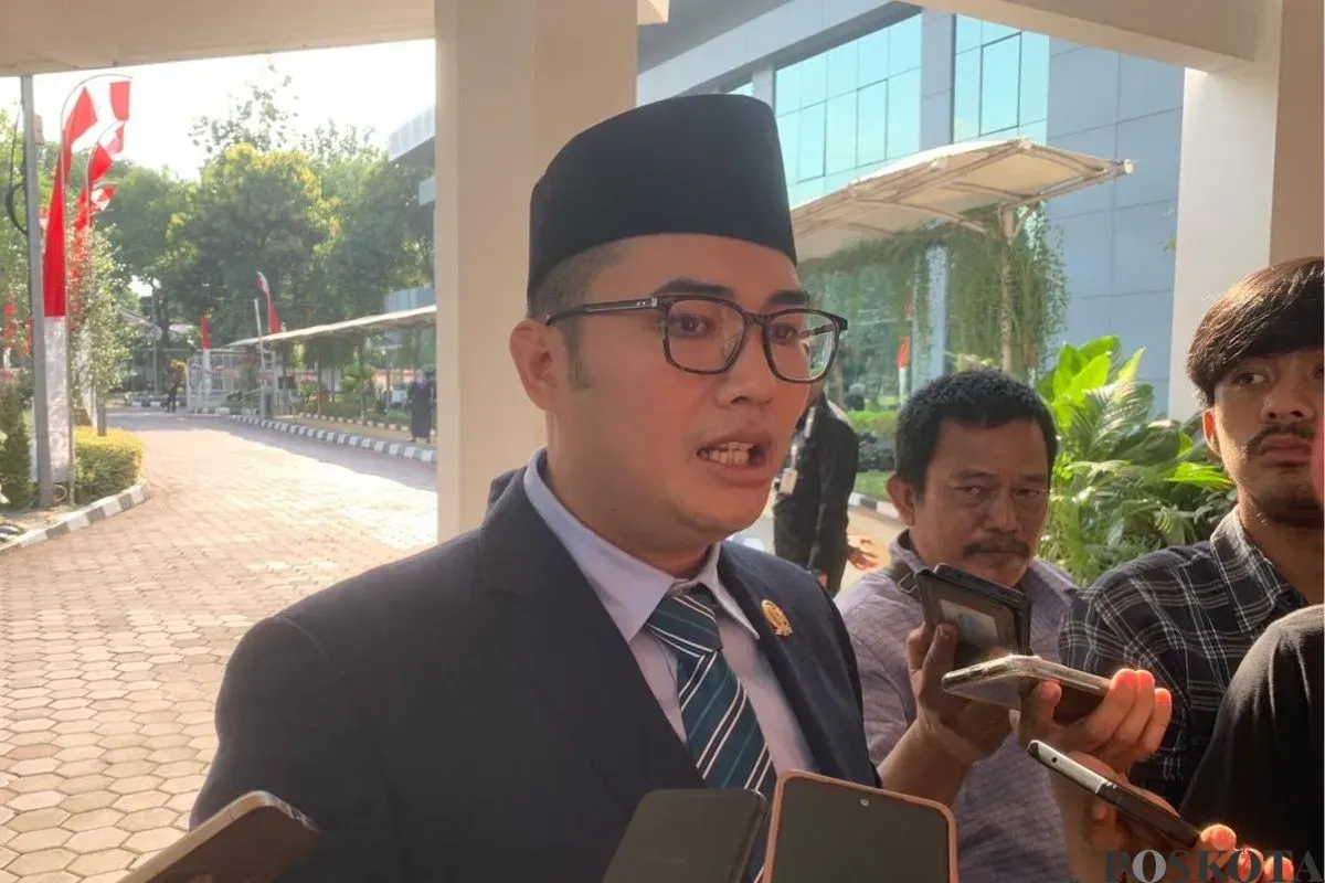 Ketua DPRD Kabupaten Bogor, Sastra Winara memastikan pihaknya tak ada yang menggunakan strobo dan sirine sesuai imbauan presiden. (Sumber: Poskota/Giffar Rivana)