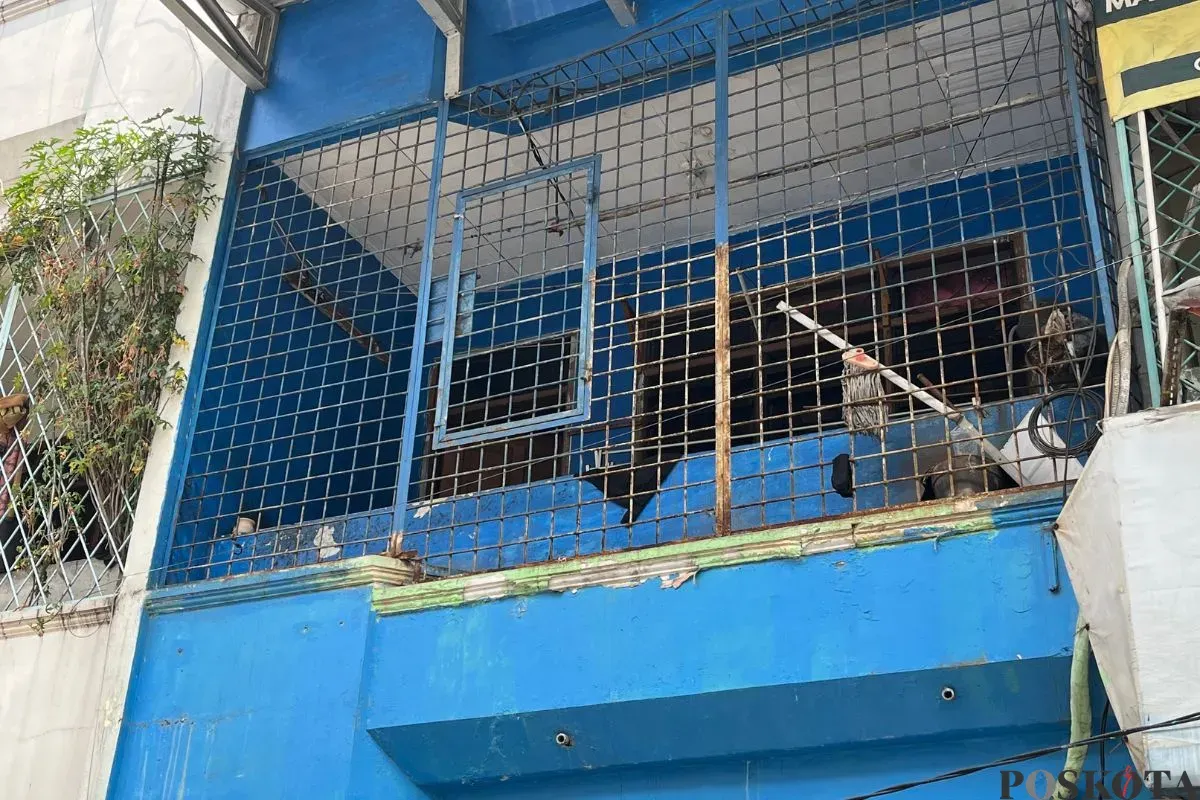Kos tempat ditemukannya anak perempuan berusia 8 tahun tewas bersimbah darah di kawasan Penjaringan, Jakarta Utara, Selasa, 23 September 2025. (Sumber: Poskota/Pandi Ramedhan)