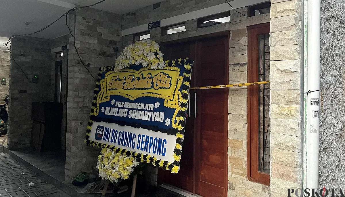 Suasana rumah duka ibu rumah tangga yang dibunuh suaminya sendiri di Gang Pandan II, Kedoya Selatan, Kebon Jeruk, Jakarta Barat, Selasa, 23 September 2025. (Sumber: POSKOTA | Foto: Pandi Ramedhan)