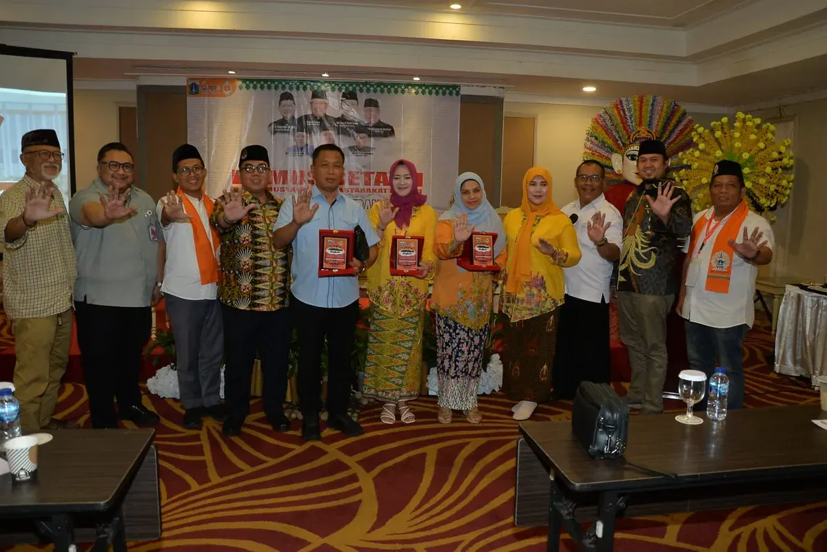 Pengurus Bamus Betawi bersama perwakilan Pemprov DKI Jakarta dan tokoh masyarakat berpose usai dialog politik kebangsaan di Jakarta. (Sumber: Istimewa)