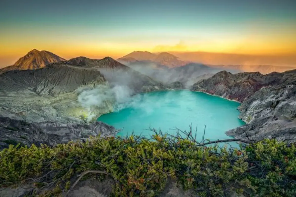 Cek harga dan cara pesan tiket Kawah Ijen 2025 (Sumber: Pinterest/YouPic)