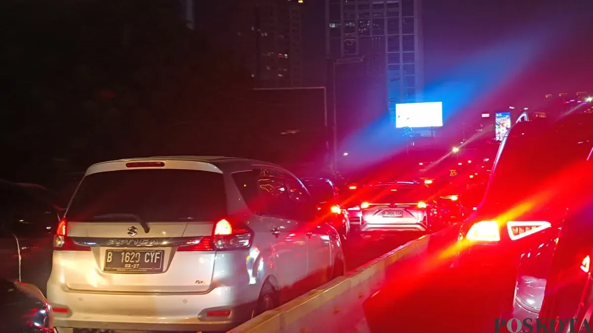 Suasana kemacetan lalu lintas di kawasan Semanggi, Jakarta Selatan, Rabu, 24 September 2025. (Sumber: POSKOTA | Foto: Pandi Ramedhan)