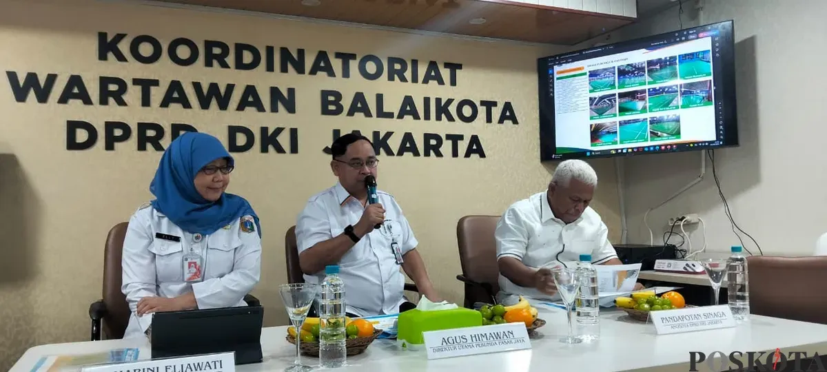 Direktur Utama Perumda Pasar Jaya, Agus Himawan saat menyampaikan pernyataan kepada awak media di Balai Kota DKI Jakarta, Rabu, 24 September 2025. (Sumber: POSKOTA | Foto: M Tegar Jihad)