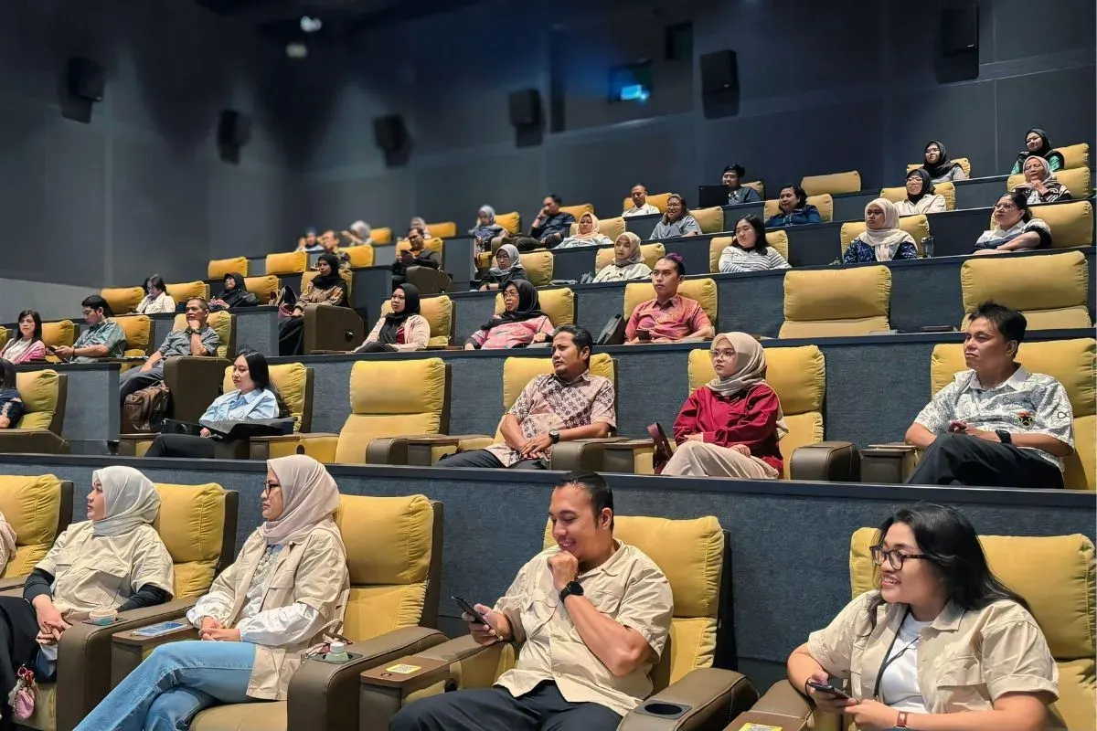 BPJS Ketenagakerjaan Jakarta Mangga Dua dan Prime Customer menonton film bareng di Flix Cinema Ashta, Jakarta Selatan. (Sumber: Dok. BPJS Ketenagakerjaan)