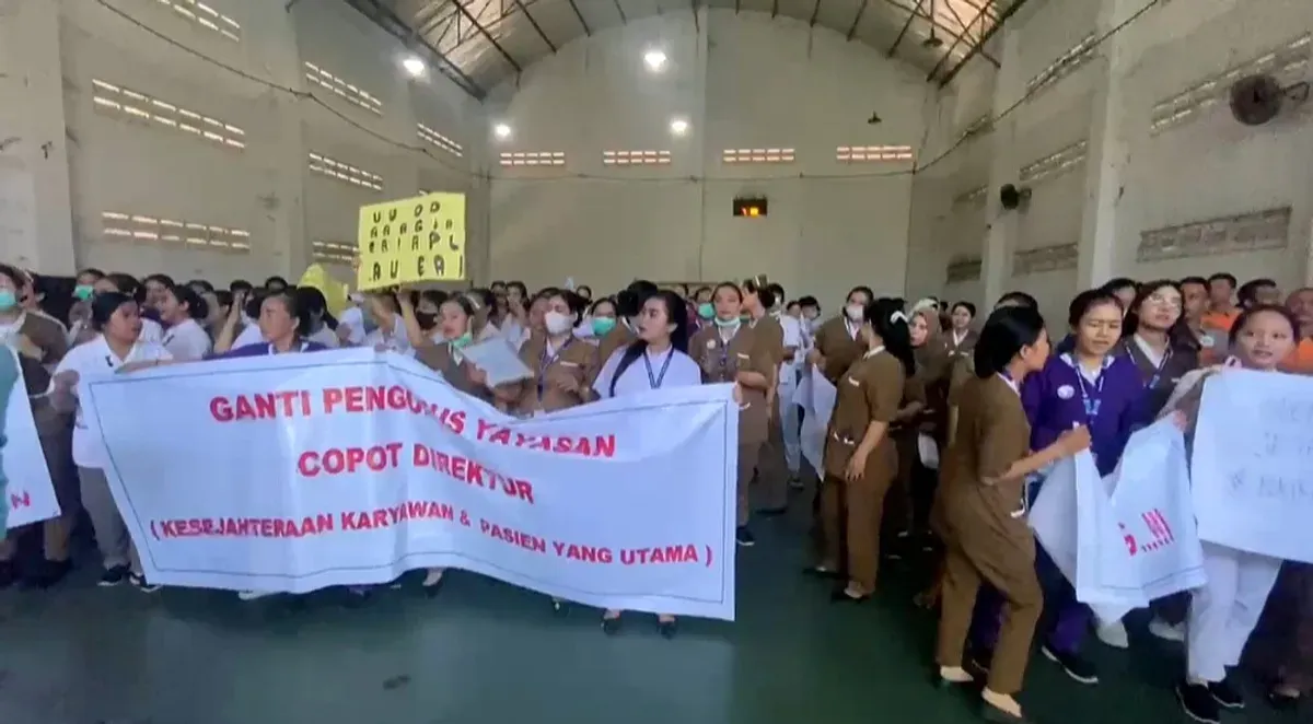 Ratusan nakes RS Misi di Rangkasbitung, Kabupaten Lebak, saat melakukan aksi unjuk rasa menuntut pembayaran Jaspel pada Rabu, 24 September 2025. (Sumber: Istimewa)