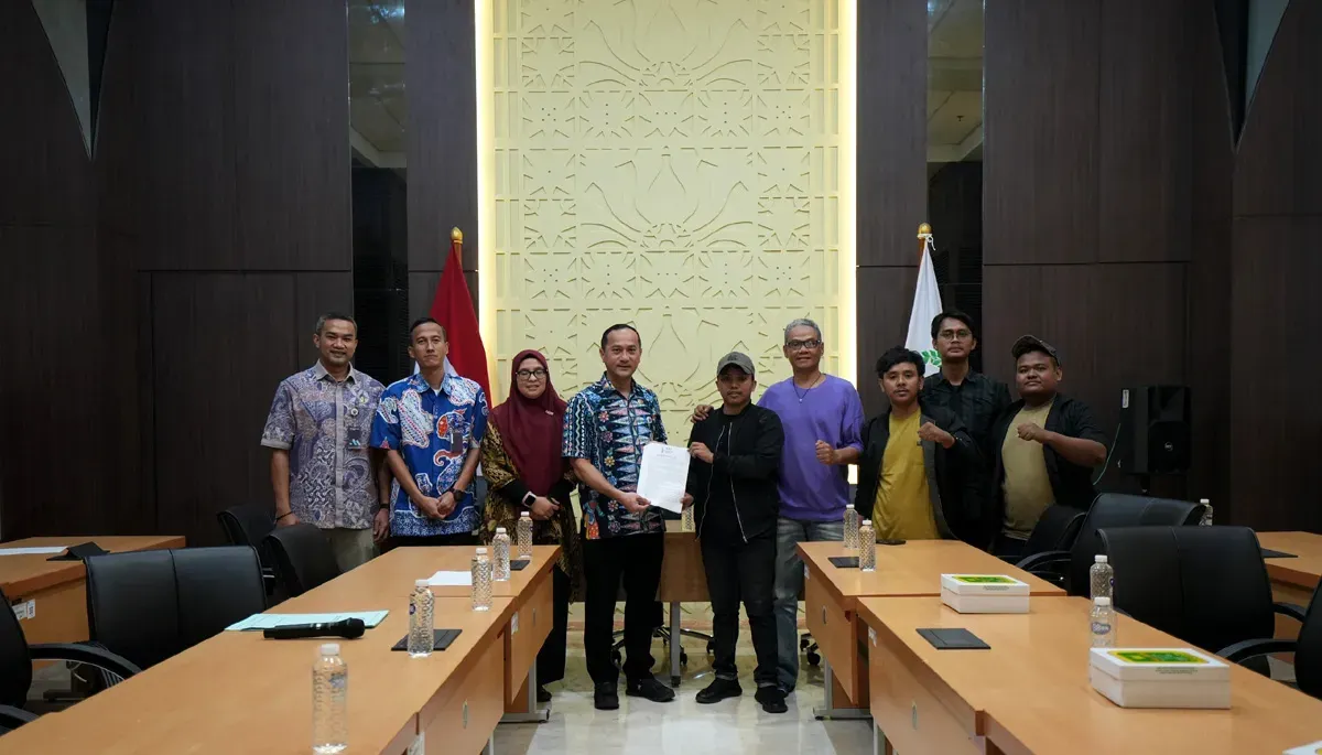 Sekretaris DPRD DKI Jakarta, Augustinus menerima perwakilan Komite Peduli Jakarta (KPJ) di Gedung DPRD DKI Jakarta, Kamis, 25 September 2025. (Sumber: Dok Sekretariat DPRD DKI Jakarta)