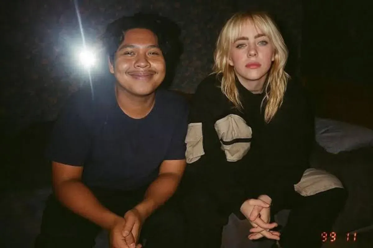 Cara edit foto AI bareng artis. (Sumber: TikTok)