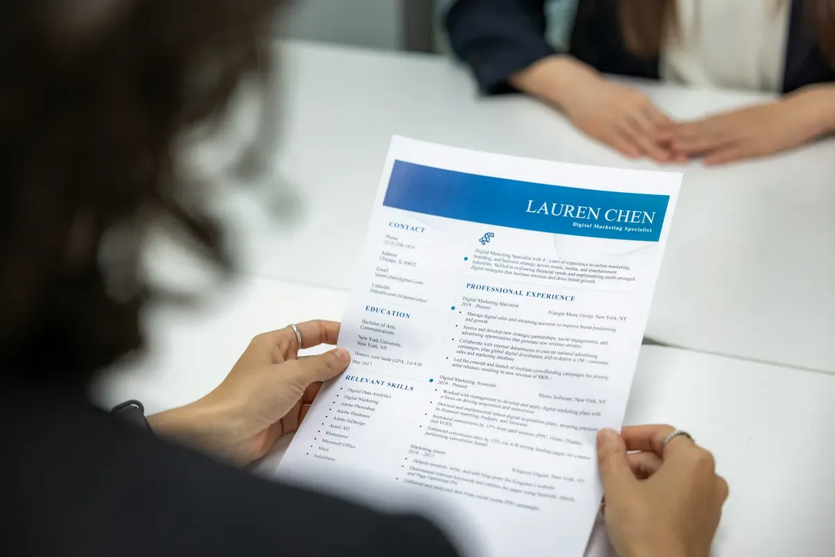 Cara Buat CV Profesional untuk Kerja dengan ChatGPT (Sumber: Unsplash/Resume Genius)