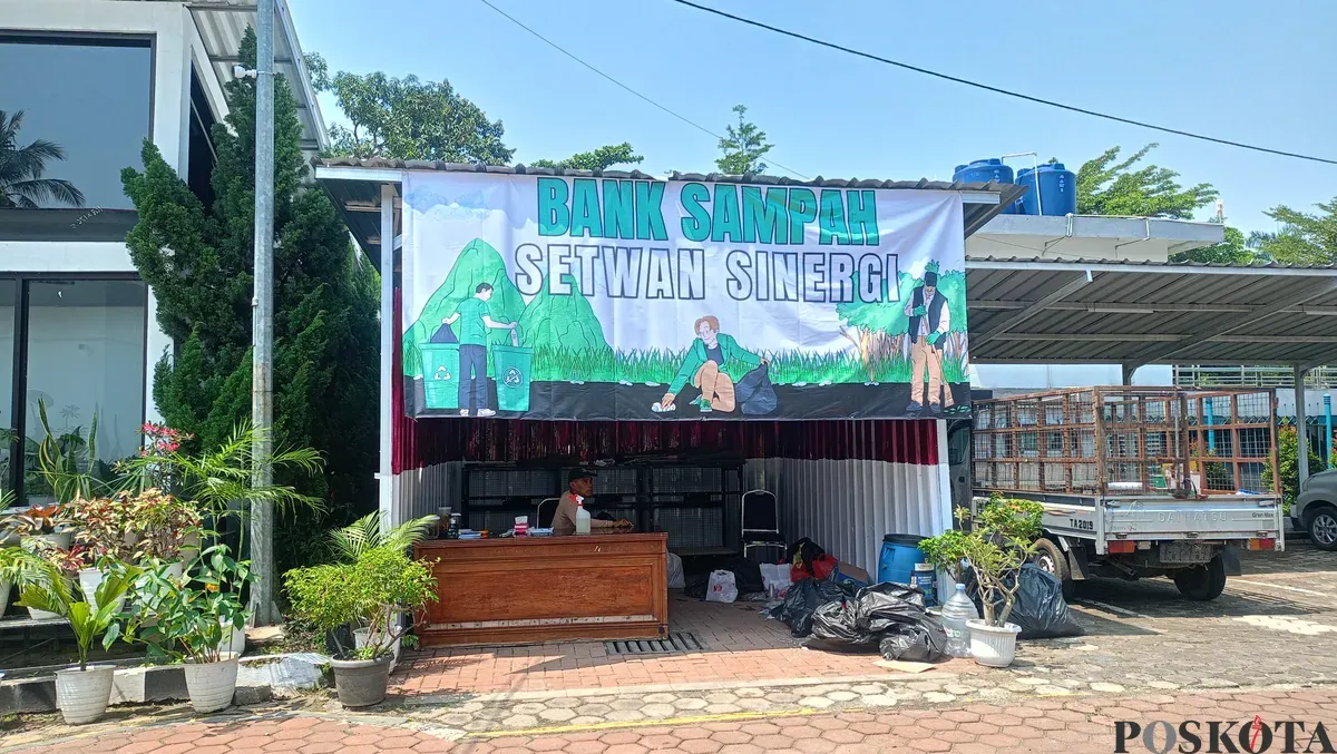 Bank sampah di DPRD Kabupaten Bogor, ubah sampah jadi punya nilai ekonomis. (Sumber: Poskota/Giffar Rivana)