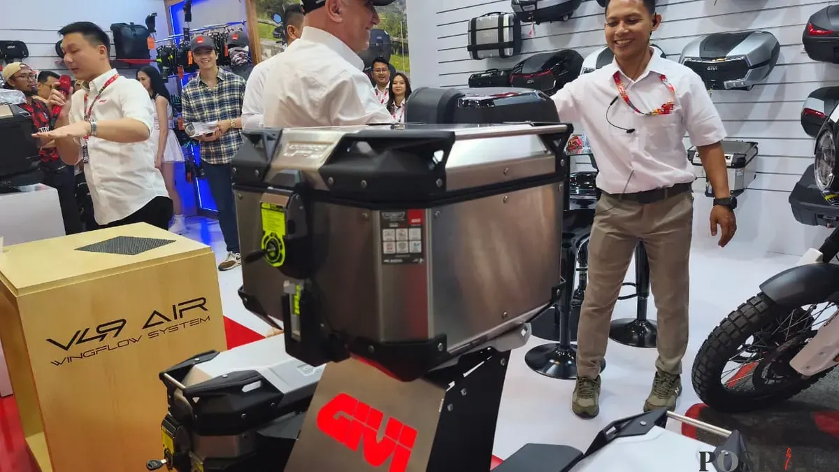 GIVI Indonesia perkenalkan jajaran top box dan side box terbaru di IMOS 2025. (Sumber: Poskota/Erwan Hartawan)