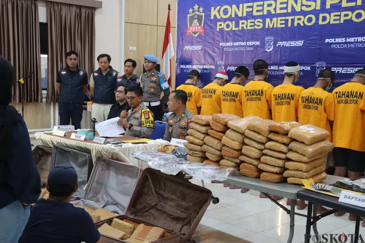 Polisi berhasil menangkap para bandar dan pengedar narkoba dengan barang bukti 78 Kg ganja. (Sumber: Poskota/Angga Pahlevi)