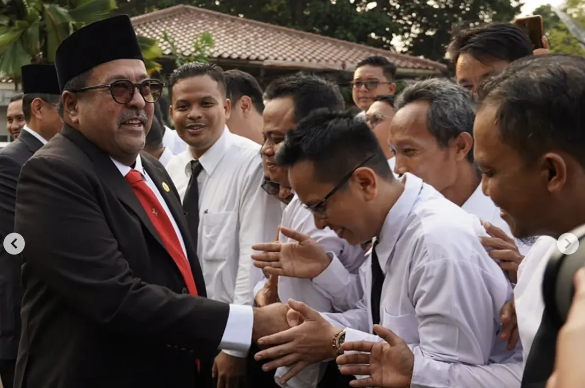 Wakil Gubernur DKI Jakarta, Rano Karno, melantik 1.939 PPPK Tahap II Formasi 2024 sebagai wujud penguatan SDM aparatur di bidang pendidikan, kesehatan, dan teknis. (Sumber: Instagram/@bkddkijakarta)