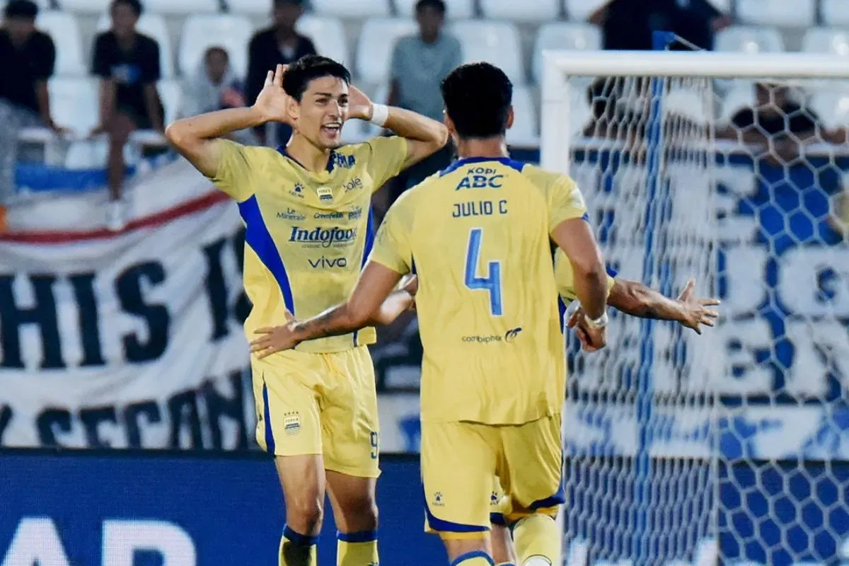 Federico Barba melakukan selebrasi usai mencetak gol. (Sumber: Instagram/@persib)