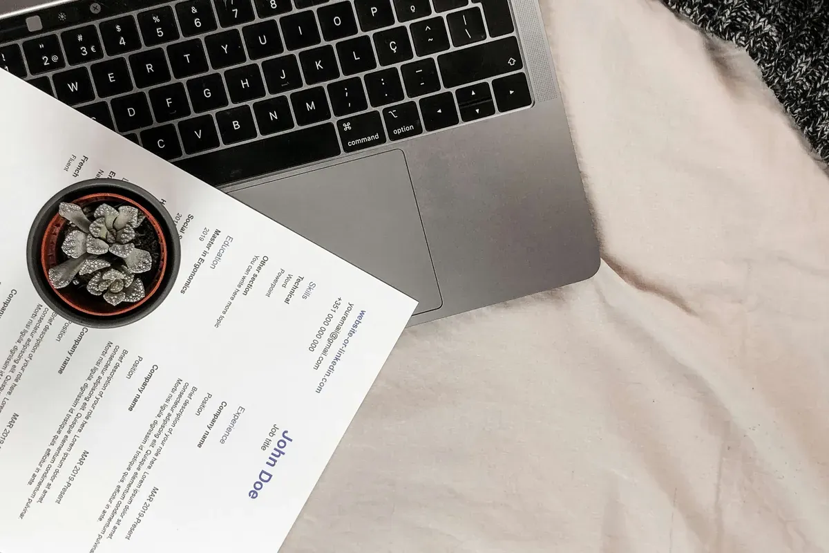 Cara Buat CV Profesional di Canva (Sumber: Unsplash/João Ferrão)