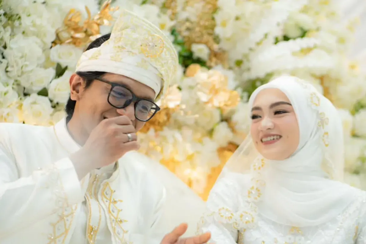 Potret pernikahan Dzawin Nur dengan Renny Rachmawaty. (Sumber: Instagram/@dzawin_nur)