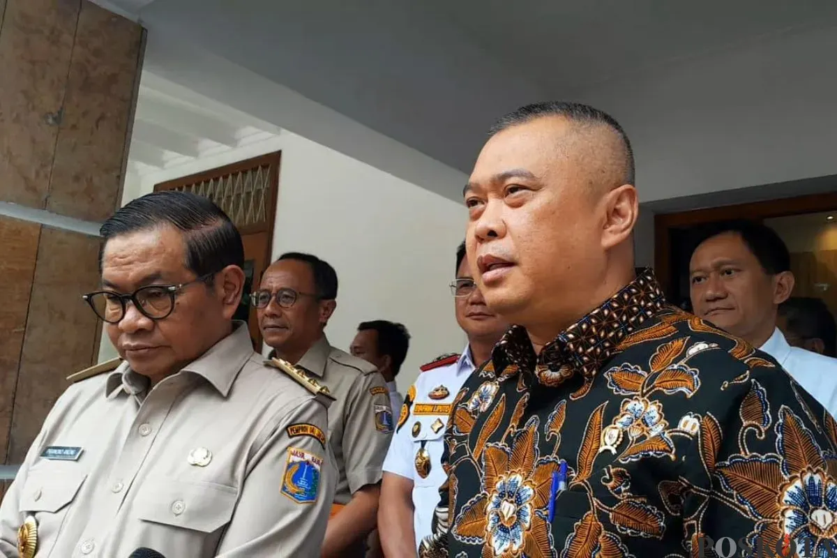 Gubernur Jakarta Pramono Anung dan Menhub Dudy Purwagandhi di Wisma Mandiri, Jakarta Pusat, Senin, 29 September 2025. (Sumber: Poskota/Muhammad Tegar Jihad)