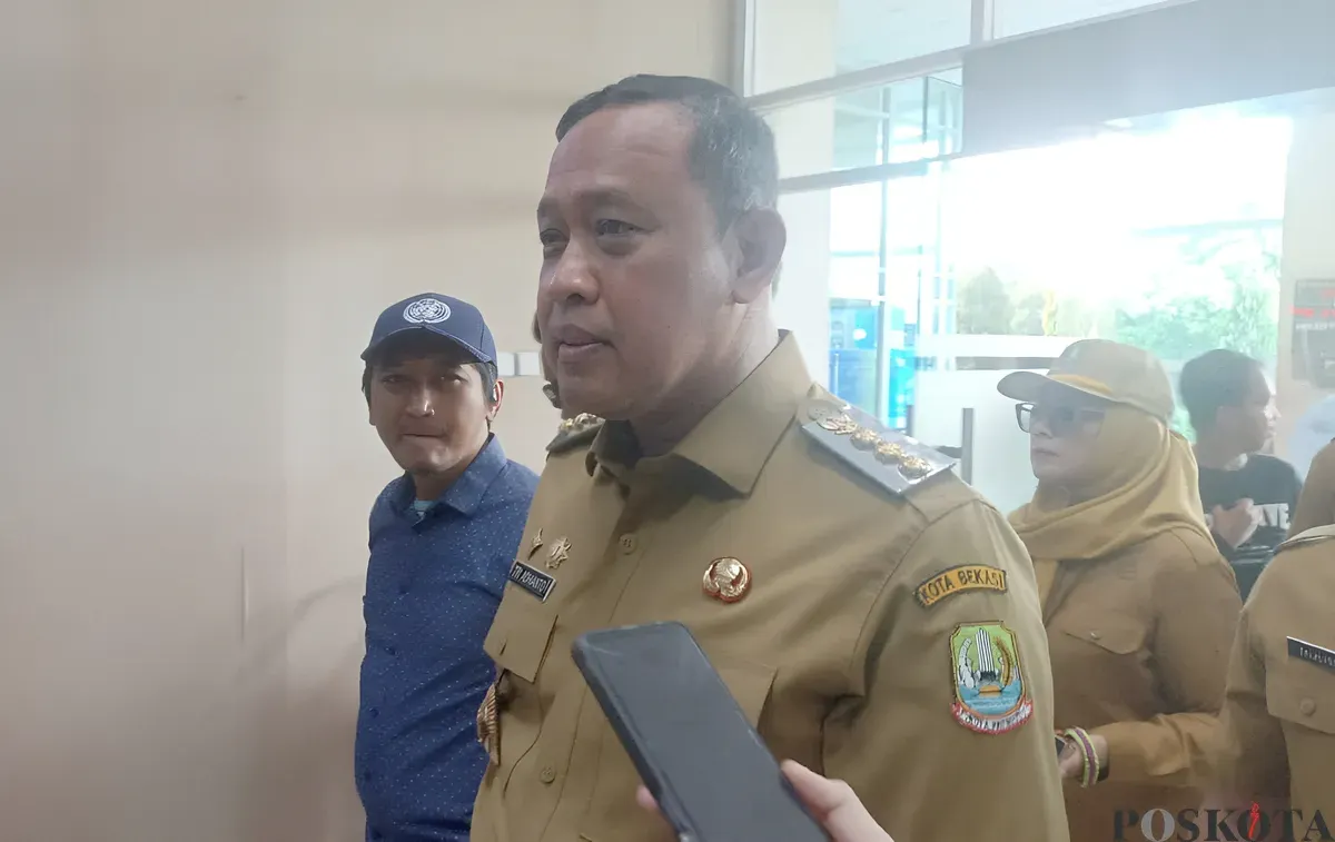 Wali Kota Bekasi, Tri Adhianto, pastikan tidak ada laporan terkait masalah keracunan Makanan Bergizi Gratis (MBG) di wilayahnya. Senin, 29 September 2025. (Sumber: Poskota/Nurpini Aulia Rapika)