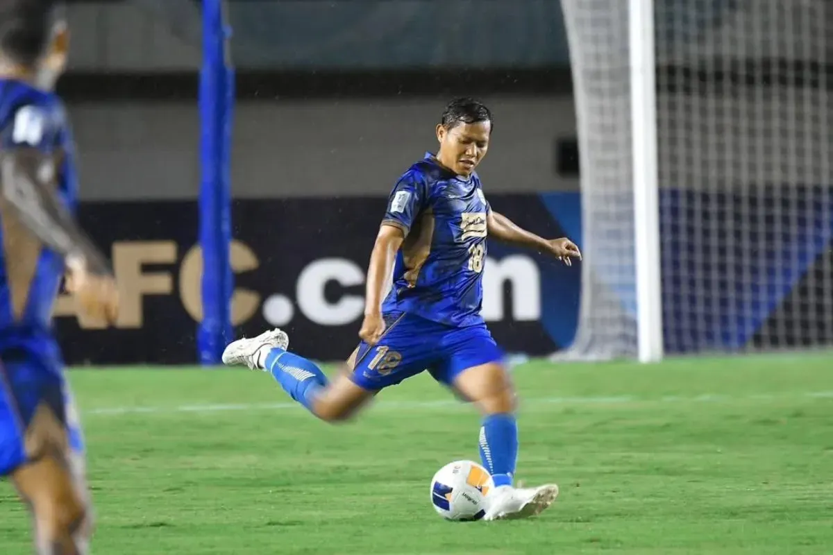Adam Alis optimis Persib Bandung bisa menang lawan Bangkok United. (Sumber: Instagram/@adamalis93)