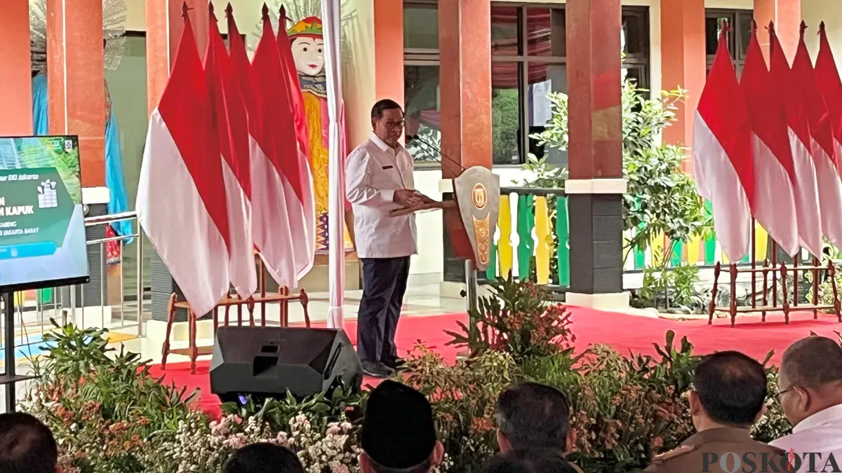 Gubernur Jakarta Pramono Anung saat meresmikan Tiga Kelurahan Kapuk di Kantor Kelurahan Kapuk, Jakarta Barat, Selasa, 30 September 2025. (Sumber: POSKOTA | Foto: M Tegar Jihad)
