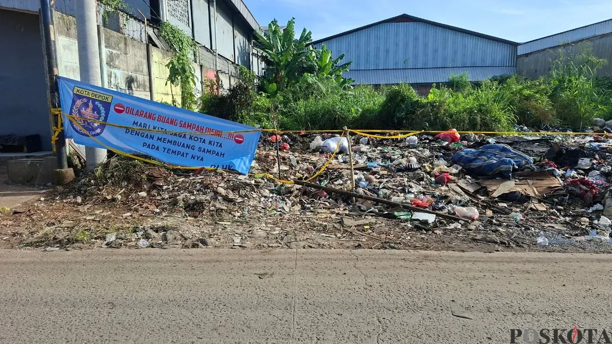 Lokasi TPA Liar di Serua, Depok ditutup karena berbau menyengat, Jumat, 10 April 2026. (Sumber: Poskota/Angga Pahlevi)