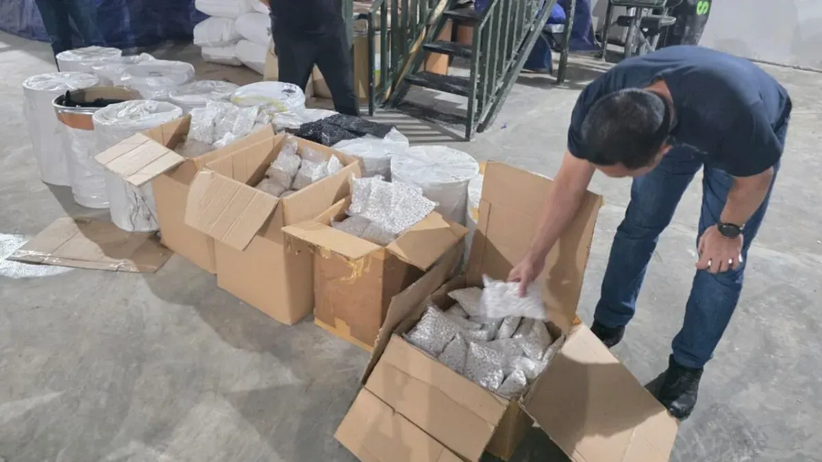 Pengungkapan pabrik narkotika jenis Zenith berskala besar oleh Polda Metro Jaya bersama Polres Metro Jakarta Barat. (Sumber: Polda Metro Jaya)