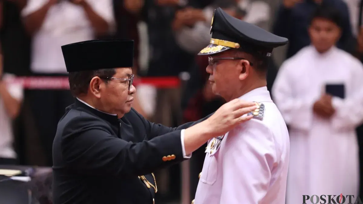Gubernur Jakarta, Pramono Anung menyampaikan pernyataan kepada awak media di Balai Kota Jakarta, Rabu, 15 April 2026. (Sumber: Poskota/M. Tegar Jihad)