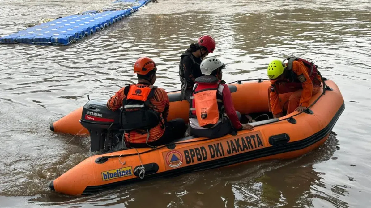 Hari kelima proses pencarian warga Cengkareng yang diduga menceburkan diri ke Kali Cengkareng Drain, Cengkareng, Jakarta Barat, Minggu, 1 Februari 2026. (Sumber: BPBD DKI Jakarta)