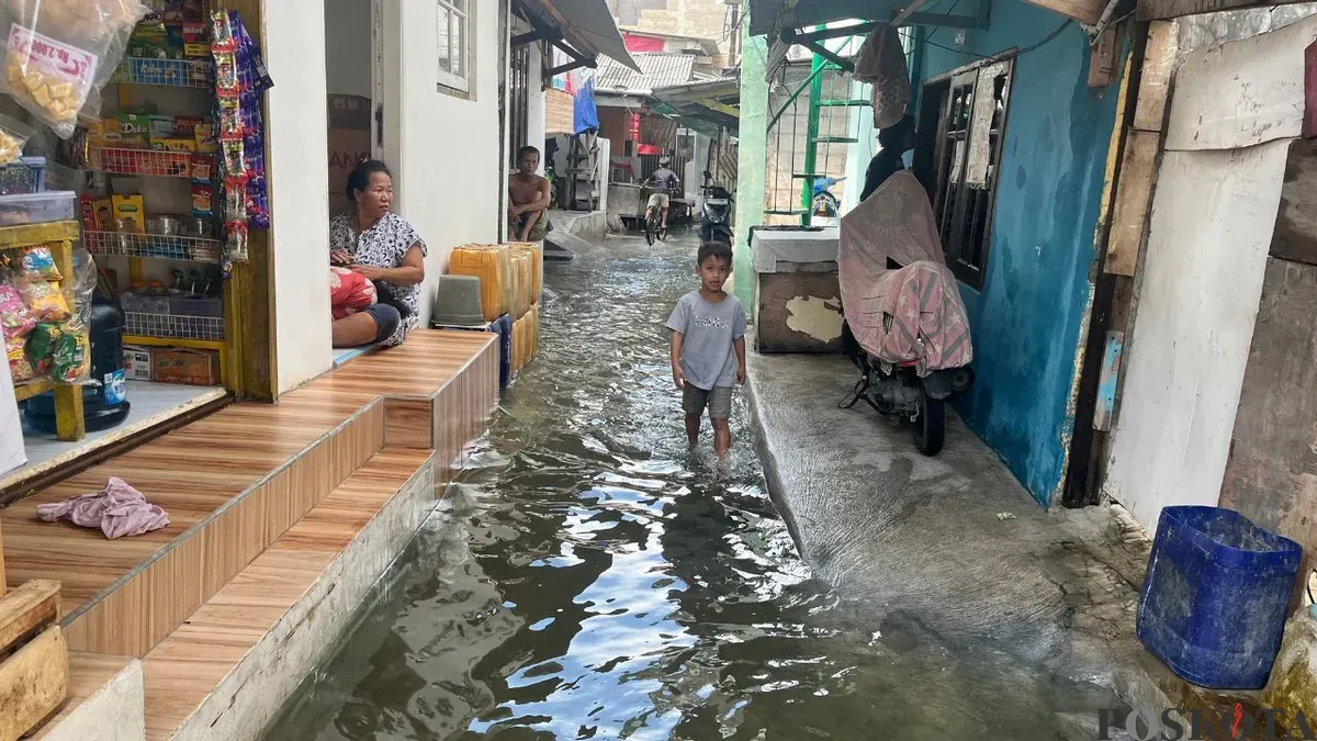 Kondisi rumah warga di RT 01 RW 17 Kelurahan Penjaringan, Kecamatan Penjaringan, Jakarta Utara, yang tergenang pada Minggu, 1 Februari 2026. (Sumber: Poskota/Pandi Ramedhan)