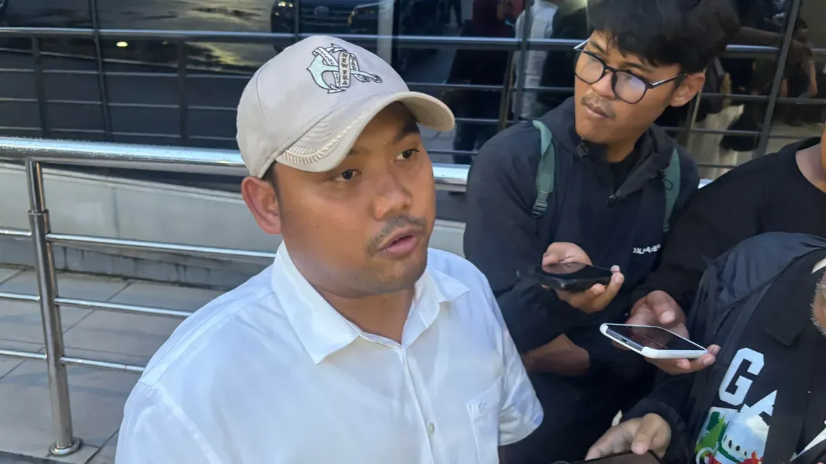 Kasat Reskrim Polres Bogor AKP Anggi Eko Prasetyo mendalami laporan Bahar bin Smith soal kasus pernyataan palsu yang dilayangkan istri anggota Banser terkait penganiayaan terhadap suaminya. (Sumber: Poskota/Giffar Rivana)