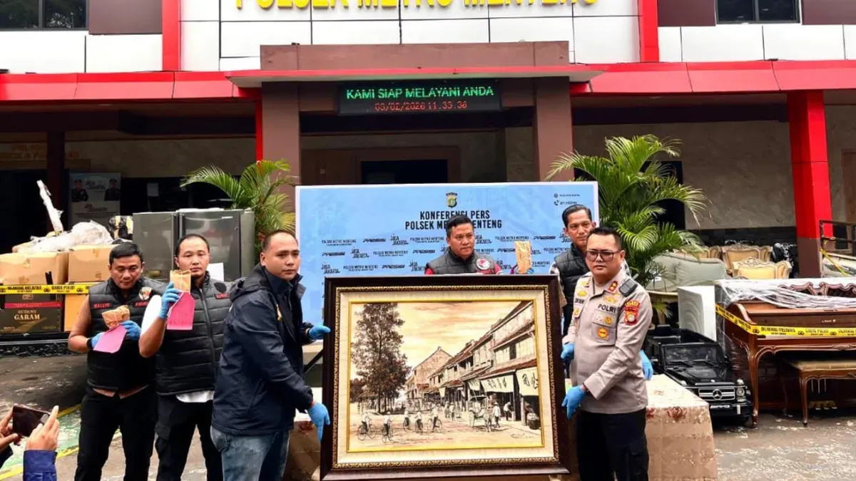 Polsek Metro Menteng membongkar kasus pencurian rumah kosong yang terjadi di kawasan Jakarta Pusat dengan total kerugian korban mencapai ratusan juta rupiah. (Sumber: Polsek Menteng)