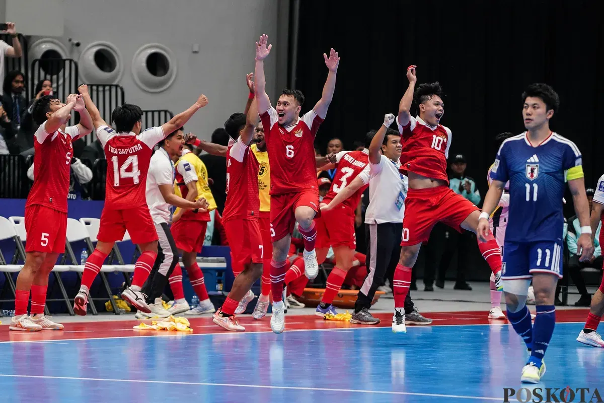 Pemain timnas futsal Indonesia berselebrasi usai menang melawan timnas futsal Jepang  pada pertandingan semifinal AFC Futsal Asian Cup 2026 di Indonesia Arena, Senayan, Jakarta, Kamis, 5 Februari 2026. (Sumber: Poskota/Bilal Nugraha Ginanjar)