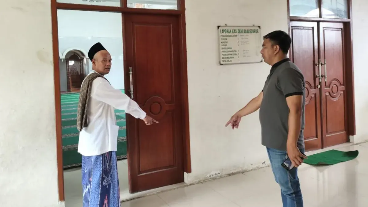 Tempat penusukan mantan kades di Masjid Jami Babussurur, Desa Cuherang Pondok, Kecamatan Caringin, Kabupaten Bogor, Jumat, 13 Februari 2026. (Sumber: Dok. Polsek Caringin)