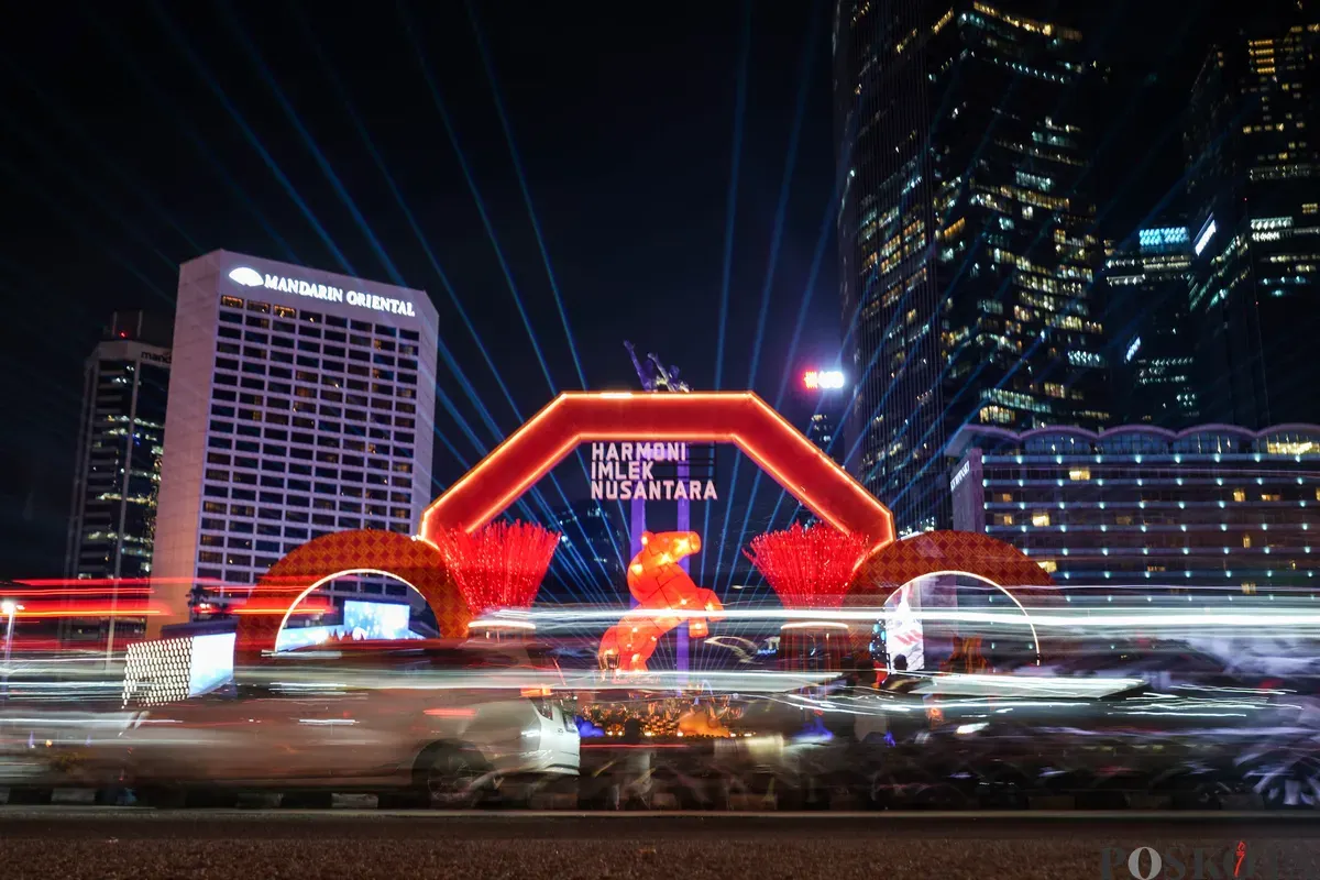 Instalasi Festival Imlek Jakarta di kawasan Bundaran HI, Jakarta, Jumat, 13 Februari 2026. (Sumber: Poskota/Bilal Nugraha Ginanjar)