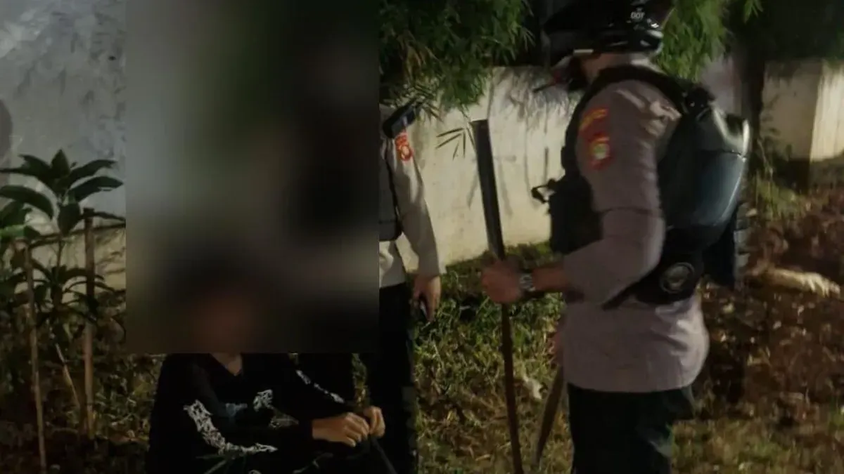 Aksi tawuran remaja di Rawalumbu berhasil digagalkan anggota Polres Metro Bekasi Kota, dua pelajar ditangkap beserta barang bukti sajam. (Sumber: Istimewa)
