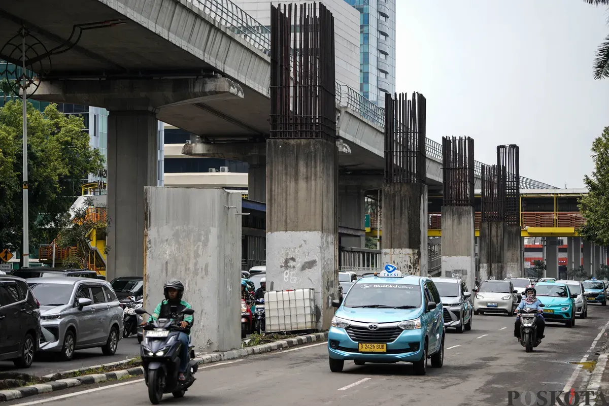 Kondisi ruas Jalan Rasuna Said, Jakarta, yang mulai bersih dari tiang monorel, Rabu 11 Februari 2026. (Sumber: Poskota/Bilal Nugraha Ginanjar)