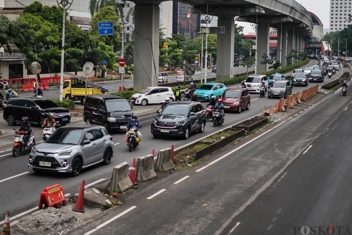 Kondisi ruas Jalan Rasuna Said, Jakarta, yang mulai bersih dari tiang monorel, Rabu 11 Februari 2026. (Sumber: Poskota/Bilal Nugraha Ginanjar)